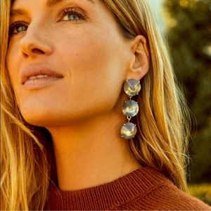 Three-Tier Pearl Drop Earrings - Gray